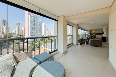 Apartamento à venda com 247m², 4 quartos e 4 vagas Apartamento à venda com 247m², 4 quartos e 4 vagasVaranda da Suíte Master