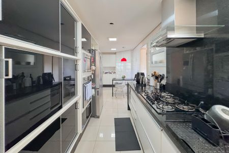 Apartamento à venda com 247m², 4 quartos e 4 vagas Apartamento à venda com 247m², 4 quartos e 4 vagasCozinha