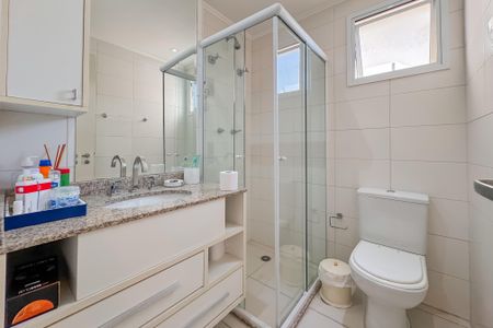 Apartamento à venda com 247m², 4 quartos e 4 vagas Apartamento à venda com 247m², 4 quartos e 4 vagasBanheiro Corredor