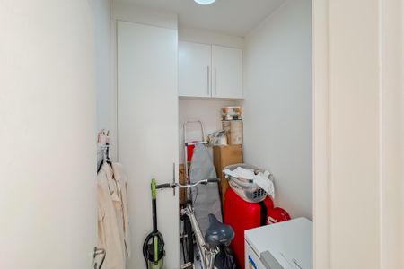 Apartamento à venda com 247m², 4 quartos e 4 vagas Apartamento à venda com 247m², 4 quartos e 4 vagasQuarto de Serviço
