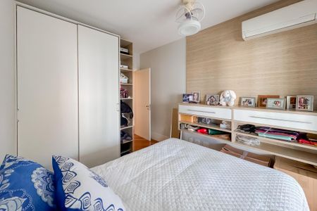 Apartamento à venda com 247m², 4 quartos e 4 vagas Apartamento à venda com 247m², 4 quartos e 4 vagasQuarto 1