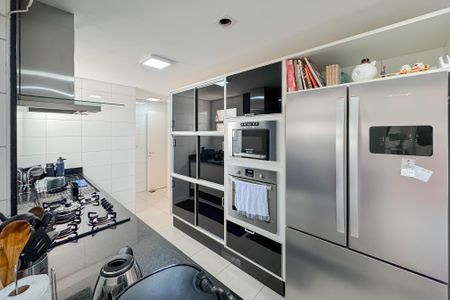 Apartamento à venda com 247m², 4 quartos e 4 vagas Apartamento à venda com 247m², 4 quartos e 4 vagasCozinha
