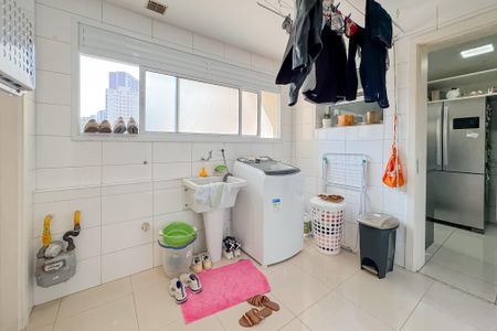 Apartamento à venda com 247m², 4 quartos e 4 vagas Apartamento à venda com 247m², 4 quartos e 4 vagasÁrea de Serviço