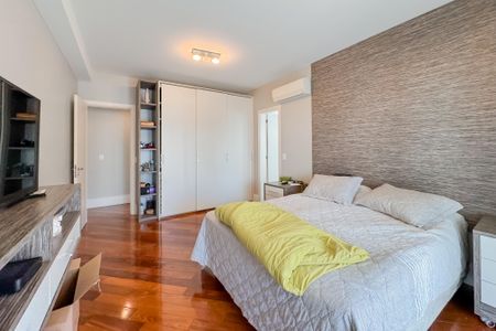 Apartamento à venda com 247m², 4 quartos e 4 vagas Apartamento à venda com 247m², 4 quartos e 4 vagasSuíte Master