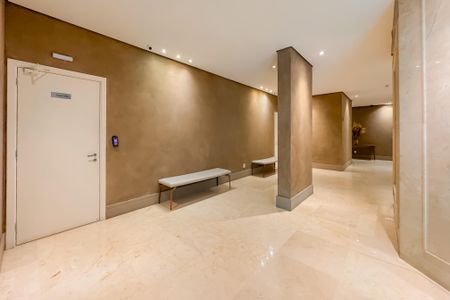 Apartamento à venda com 247m², 4 quartos e 4 vagas Apartamento à venda com 247m², 4 quartos e 4 vagasHall social