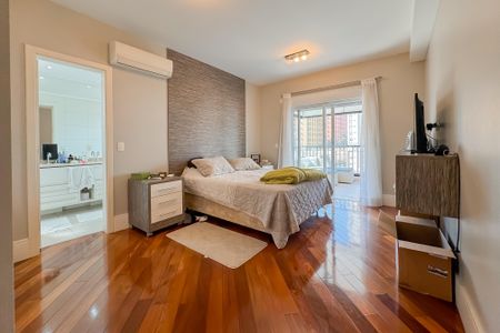 Apartamento à venda com 247m², 4 quartos e 4 vagas Apartamento à venda com 247m², 4 quartos e 4 vagasSuíte Master