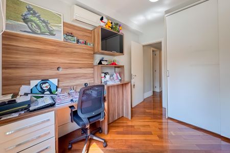 Apartamento à venda com 247m², 4 quartos e 4 vagas Apartamento à venda com 247m², 4 quartos e 4 vagasQuarto 2