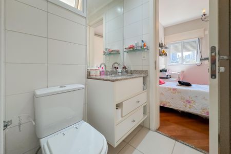 Apartamento à venda com 247m², 4 quartos e 4 vagas Apartamento à venda com 247m², 4 quartos e 4 vagasBanheiro da Suíte 1
