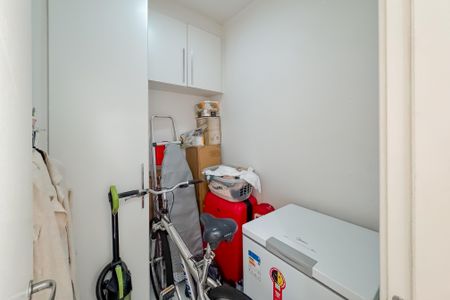 Apartamento à venda com 247m², 4 quartos e 4 vagas Apartamento à venda com 247m², 4 quartos e 4 vagasQuarto de Serviço