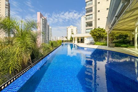 Apartamento à venda com 247m², 4 quartos e 4 vagas Apartamento à venda com 247m², 4 quartos e 4 vagasPiscina