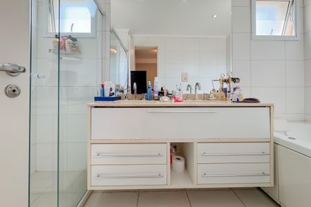 Apartamento à venda com 247m², 4 quartos e 4 vagas Apartamento à venda com 247m², 4 quartos e 4 vagasBanheiro da Suíte Master