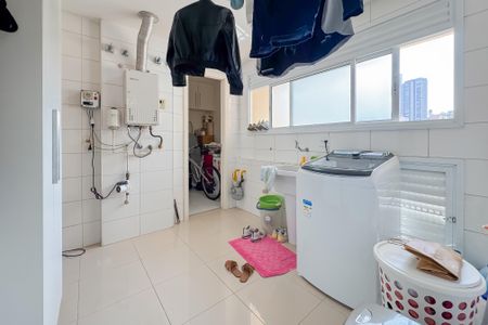 Apartamento à venda com 247m², 4 quartos e 4 vagas Apartamento à venda com 247m², 4 quartos e 4 vagasÁrea de Serviço