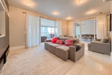 Apartamento à venda com 247m², 4 quartos e 4 vagas Apartamento à venda com 247m², 4 quartos e 4 vagasSala