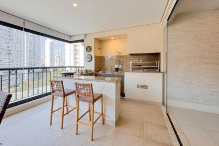 Apartamento à venda com 247m², 4 quartos e 4 vagas Apartamento à venda com 247m², 4 quartos e 4 vagasVaranda gourmet