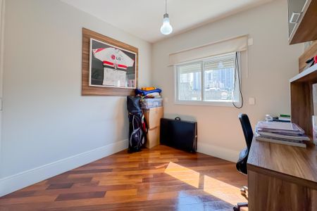 Apartamento à venda com 247m², 4 quartos e 4 vagas Apartamento à venda com 247m², 4 quartos e 4 vagasQuarto 2