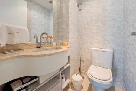 Apartamento à venda com 247m², 4 quartos e 4 vagas Apartamento à venda com 247m², 4 quartos e 4 vagasLavabo