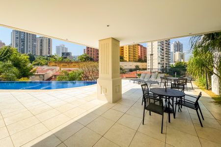 Apartamento à venda com 247m², 4 quartos e 4 vagas Apartamento à venda com 247m², 4 quartos e 4 vagasPiscina