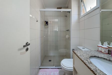 Apartamento à venda com 247m², 4 quartos e 4 vagas Apartamento à venda com 247m², 4 quartos e 4 vagasBanheiro da Suíte 1