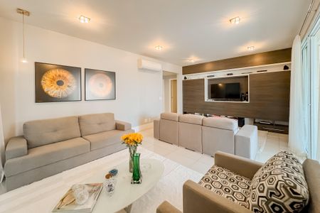 Apartamento à venda com 247m², 4 quartos e 4 vagas Apartamento à venda com 247m², 4 quartos e 4 vagasSala