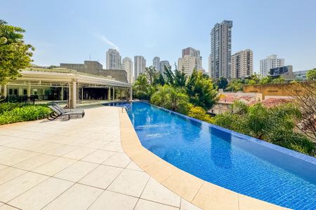 Apartamento à venda com 247m², 4 quartos e 4 vagas Apartamento à venda com 247m², 4 quartos e 4 vagasPiscina