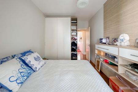 Apartamento à venda com 247m², 4 quartos e 4 vagas Apartamento à venda com 247m², 4 quartos e 4 vagasQuarto 1