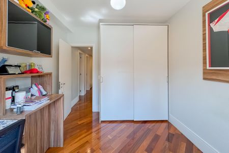 Apartamento à venda com 247m², 4 quartos e 4 vagas Apartamento à venda com 247m², 4 quartos e 4 vagasQuarto 2