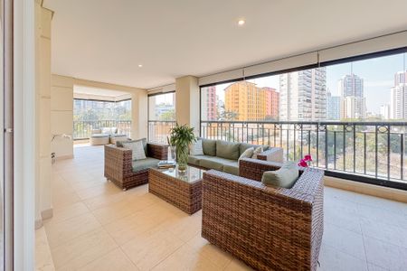 Apartamento à venda com 247m², 4 quartos e 4 vagas Apartamento à venda com 247m², 4 quartos e 4 vagasVaranda gourmet