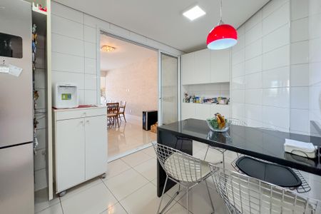 Apartamento à venda com 247m², 4 quartos e 4 vagas Apartamento à venda com 247m², 4 quartos e 4 vagasCozinha