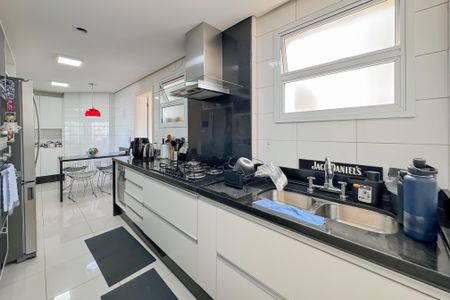 Apartamento à venda com 247m², 4 quartos e 4 vagas Apartamento à venda com 247m², 4 quartos e 4 vagasCozinha