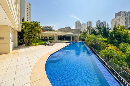 Apartamento à venda com 247m², 4 quartos e 4 vagas Apartamento à venda com 247m², 4 quartos e 4 vagasPiscina