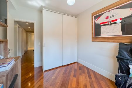 Apartamento à venda com 247m², 4 quartos e 4 vagas Apartamento à venda com 247m², 4 quartos e 4 vagasQuarto 2