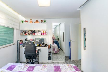 Apartamento à venda com 140m², 4 quartos e 3 vagasQuarto 2