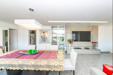 Apartamento à venda com 140m², 4 quartos e 3 vagasSala