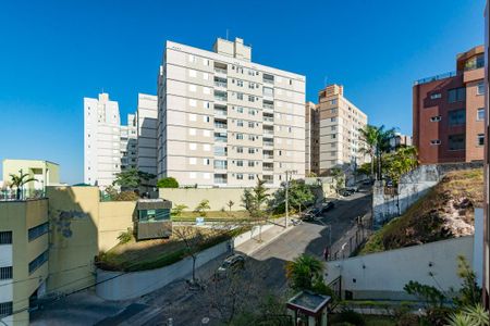 Apartamento à venda com 140m², 4 quartos e 3 vagasQuarto 2