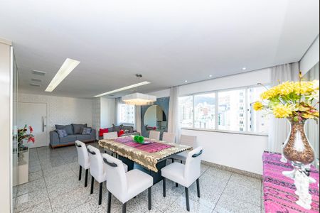 Apartamento à venda com 140m², 4 quartos e 3 vagasSala