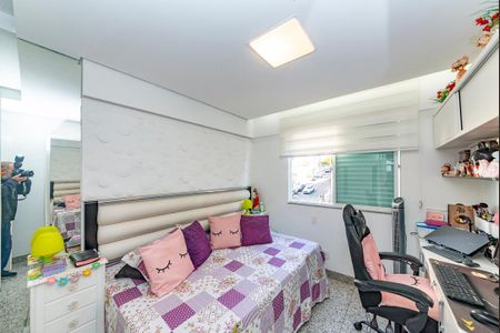 Apartamento à venda com 140m², 4 quartos e 3 vagasQuarto 2
