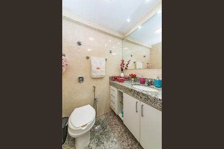 Apartamento à venda com 140m², 4 quartos e 3 vagasBanheiro da Suíte