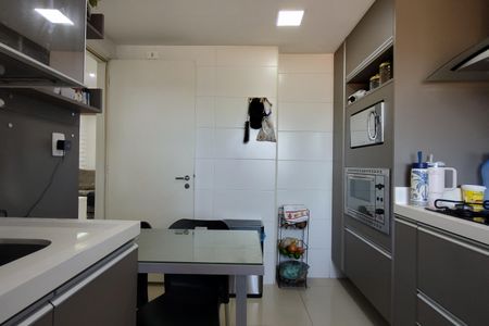 Apartamento à venda com 205m², 4 quartos e 2 vagas Apartamento à venda com 205m², 4 quartos e 2 vagasCozinha