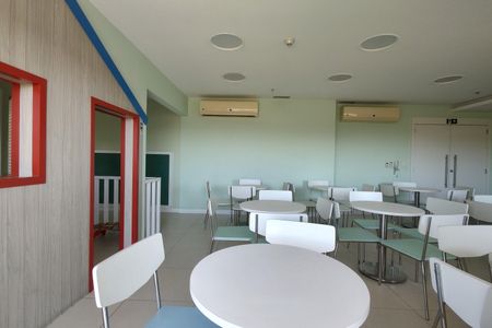 Apartamento à venda com 205m², 4 quartos e 2 vagas Apartamento à venda com 205m², 4 quartos e 2 vagasÁrea comum - Salão de festas