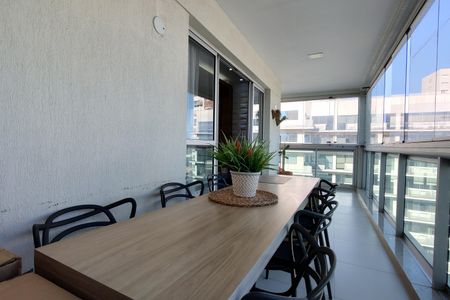 Apartamento à venda com 205m², 4 quartos e 2 vagas Apartamento à venda com 205m², 4 quartos e 2 vagasVaranda