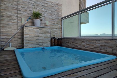 Apartamento à venda com 205m², 4 quartos e 2 vagas Apartamento à venda com 205m², 4 quartos e 2 vagasPiscina