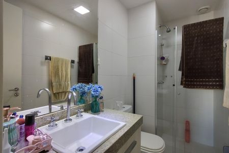 Apartamento à venda com 205m², 4 quartos e 2 vagas Apartamento à venda com 205m², 4 quartos e 2 vagasBanheiro Social