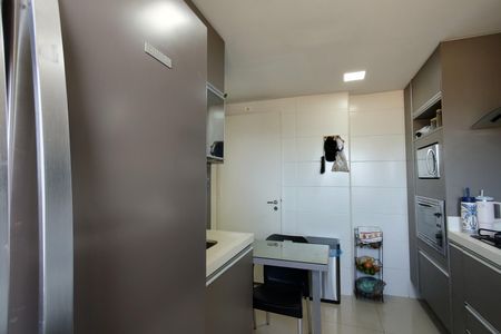 Apartamento à venda com 205m², 4 quartos e 2 vagas Apartamento à venda com 205m², 4 quartos e 2 vagasCozinha