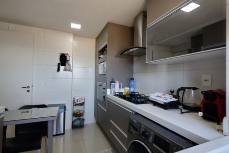 Apartamento à venda com 205m², 4 quartos e 2 vagas Apartamento à venda com 205m², 4 quartos e 2 vagasCozinha