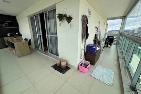 Apartamento à venda com 205m², 4 quartos e 2 vagas Apartamento à venda com 205m², 4 quartos e 2 vagasVaranda