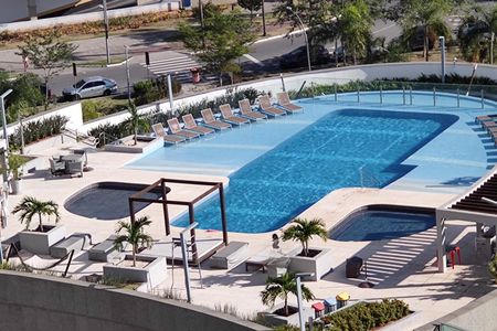 Apartamento à venda com 205m², 4 quartos e 2 vagas Apartamento à venda com 205m², 4 quartos e 2 vagasÁrea comum - Piscina