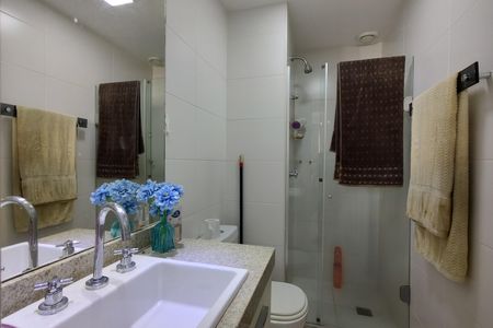 Apartamento à venda com 205m², 4 quartos e 2 vagas Apartamento à venda com 205m², 4 quartos e 2 vagasBanheiro Social