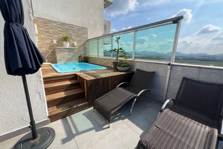 Apartamento à venda com 205m², 4 quartos e 2 vagas Apartamento à venda com 205m², 4 quartos e 2 vagasPiscina