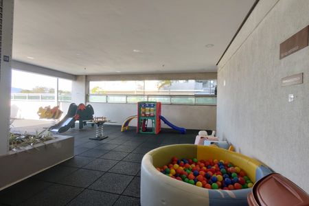 Apartamento à venda com 205m², 4 quartos e 2 vagas Apartamento à venda com 205m², 4 quartos e 2 vagasÁrea comum - Playground