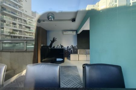 Apartamento à venda com 205m², 4 quartos e 2 vagas Apartamento à venda com 205m², 4 quartos e 2 vagasÁrea comum - Salão de festas